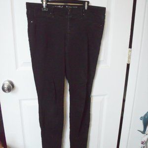Women's Black Mid-Rise Jeggings